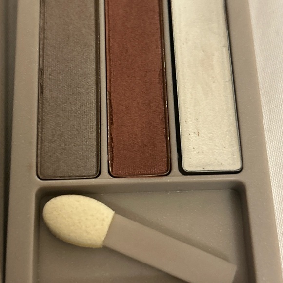 Avon beComing Three Cheers Multi-Look Eyecolor Posh (grayish Bronze White) New - Picture 4 of 10